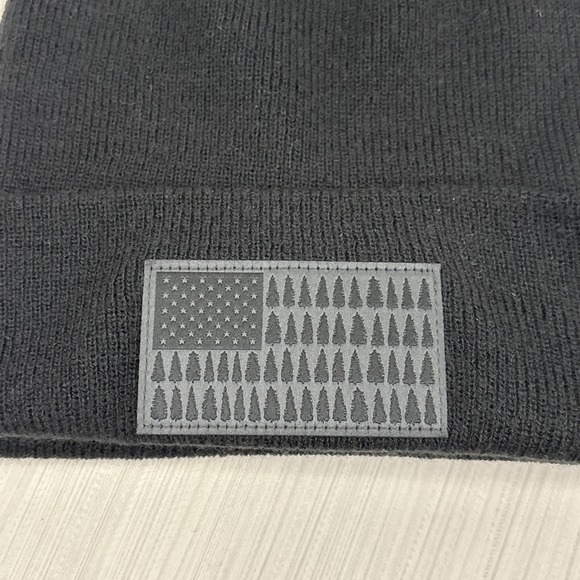 Columbia Tree Flag Cuffed Beanie Black/Black Winter Cap One Size NEW - Picture 3 of 4